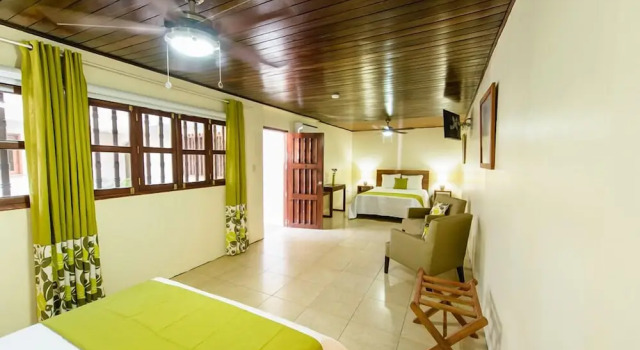 Четырёхместный семейный номер Standard Hotel Flor De Sarta