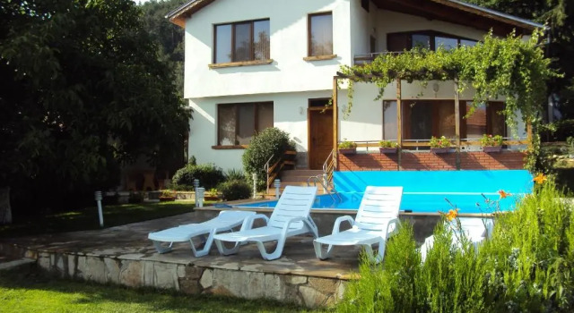 Вилла House Mirlevi