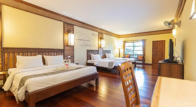 Четырёхместный номер Standard с видом на бассейн Banpu Resort Trat
