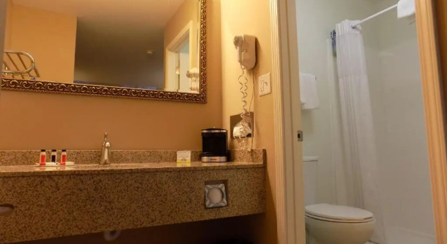 Двухместный люкс c 1 комнатой Americas Best Value Inn & Suites Monroe