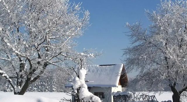 Коттедж Alluring Holiday Home in Ubersee with Whirlpool