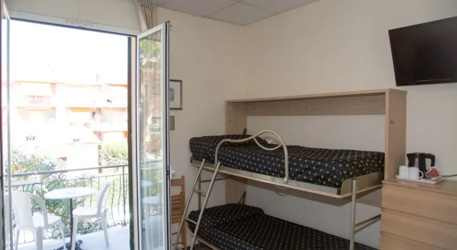 Четырёхместный номер Standard с балконом Hotel Delle Mimose