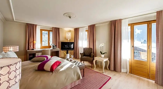 Номер Standard с балконом и с видом на горы Le Grand Bellevue