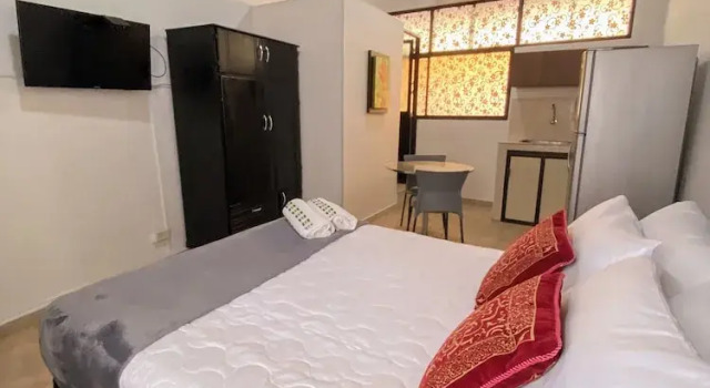 Studio Hostal CaliView Inn