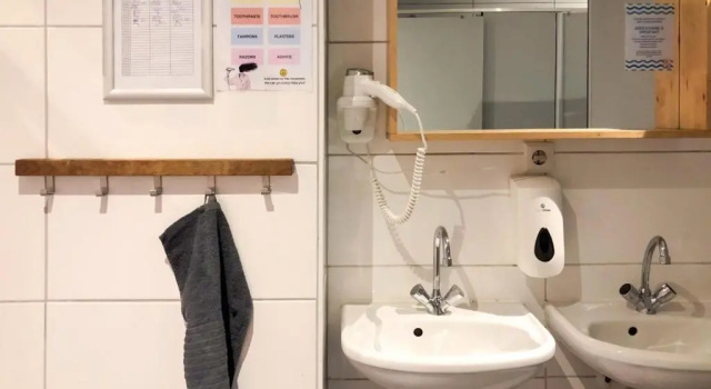 Кровать в общем номере (женский номер) Hostel ROOM Rotterdam