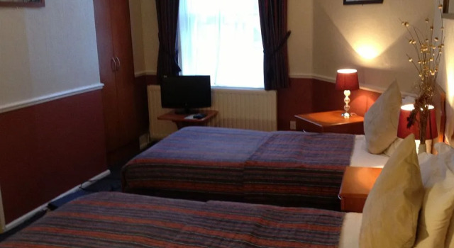 Hare & Hounds Newbury, Book Hotel Newbury Berkshire