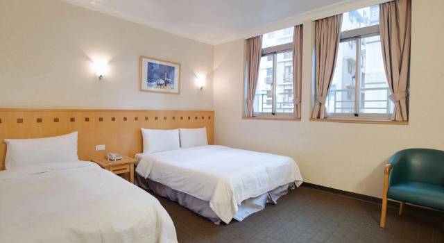 Трёхместный номер Standard East Dragon Hotel