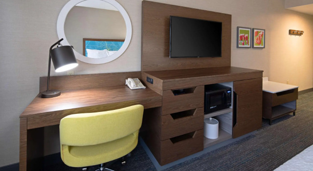 Четырёхместный номер Standard Hampton Inn Visalia