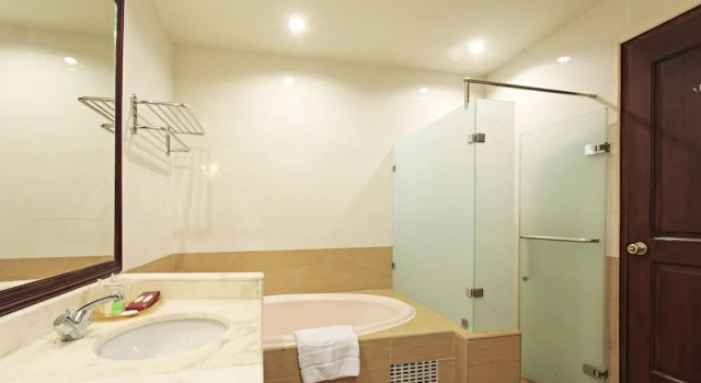 Двухместный люкс Sarrosa International Hotel and Residential Suites