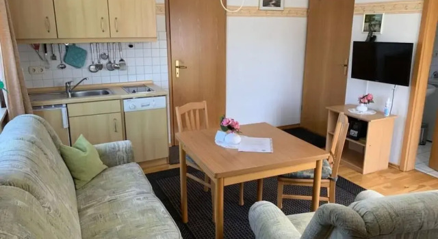 Коттедж с балконом Inviting Apartment Near Beach