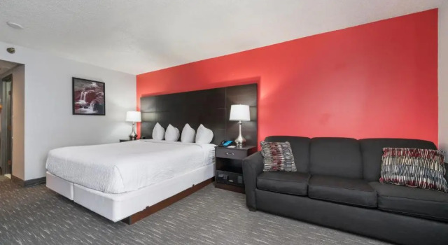Номер Standard Ramada by Wyndham Sioux Falls Airport - Waterpark Resort & Event Center