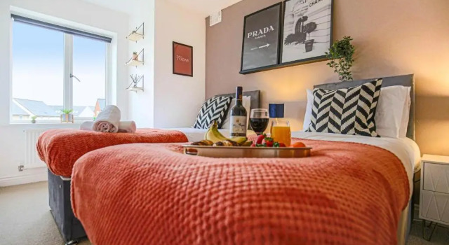 Broughton House with Free Parking, Fast Wifi, Garden, Arcade Machine and Smart TVs with Netflix by Yoko Property, Rezervați Hotel Broughton Buckinghamshire