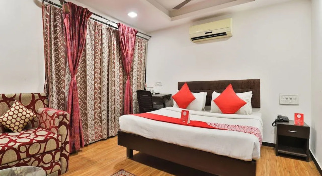 OYO 1635 Hotel Dash Continental, Rezervovat Hotel Hotely v Gujarat s parkováním, Parkování