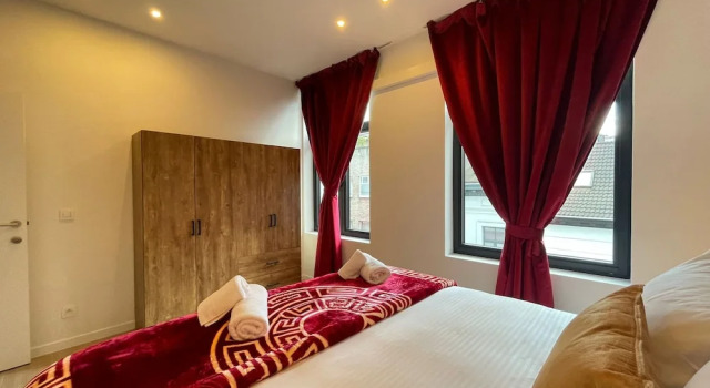 One Lux Stay Near Antwerp Central - 2 Bedroom 1 5 Bathroom, Забронировать Отель Антверпен провинция Антверпен, рядом с Royal Palace Antwerp