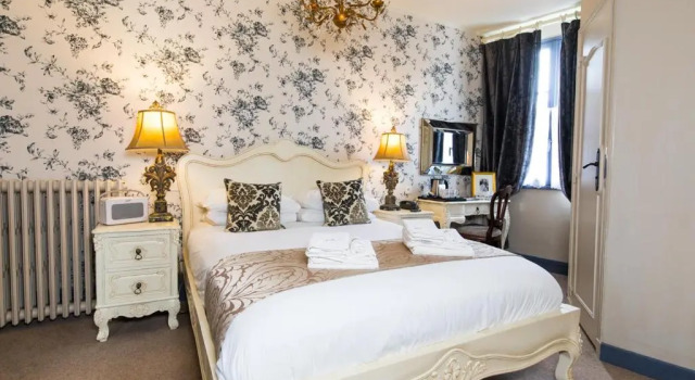 Номер Premium Logis Hotel De France
