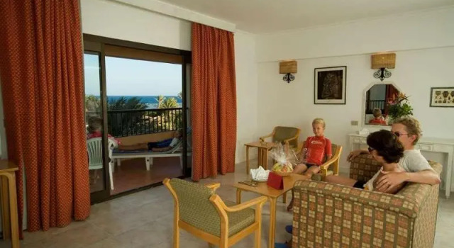 Полулюкс с балконом и с видом на море Курортный отель Flamenco Beach and Resort