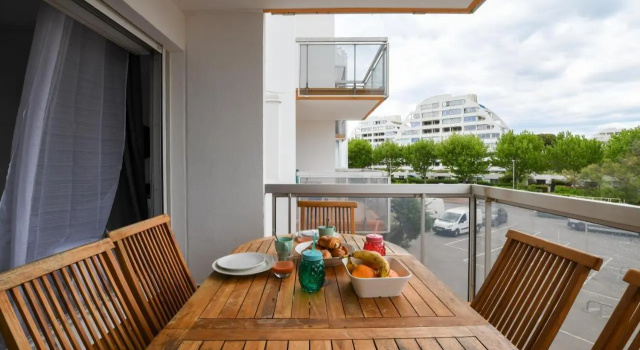 Studio Arena / Plage a 2min / Parking Prive / Terrasse (Adults Only), Réserver Appartement Hôtels à Camargue avec parking, Parking