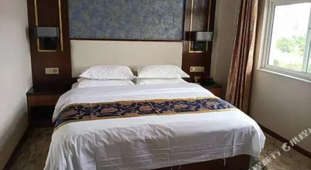 Yuxi Yuhu Hotel, Rezerwuj Hotel Hotele w Yuxi z parkingiem, Parking