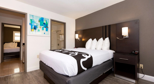 Четырёхместный люкс SureStay Hotel by Best Western Seaside Monterey