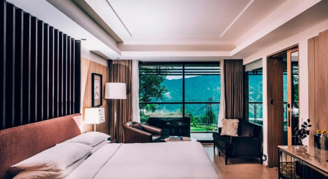 Люкс JW Marriott Mussoorie Walnut Grove Resort & Spa
