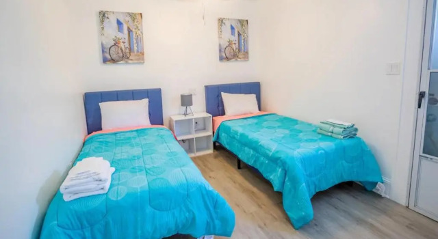Home blocks from beach on siesta drive with pool Internal name: 617, Забронировать Отель Сарасота Sarasota Area, рядом с Shell Beach