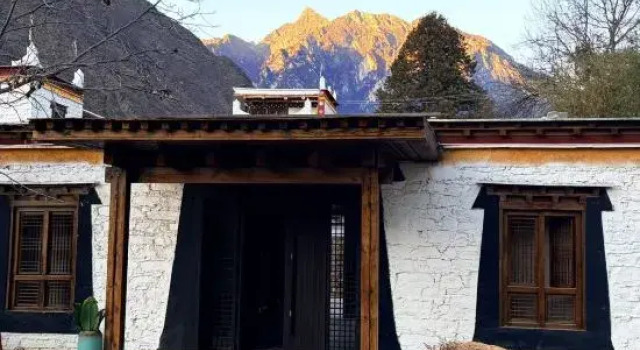 Zamba Jadeyard, Забронировать Отель Бизнес-отели Данба, 4* 5*