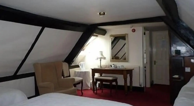 Трёхместный номер Standard The Falcon Hotel