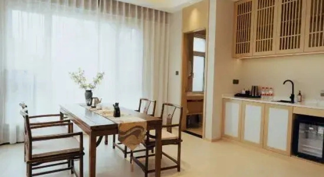Люкс Vienna International Hotel (Qingdao Licang Heyue Branch)