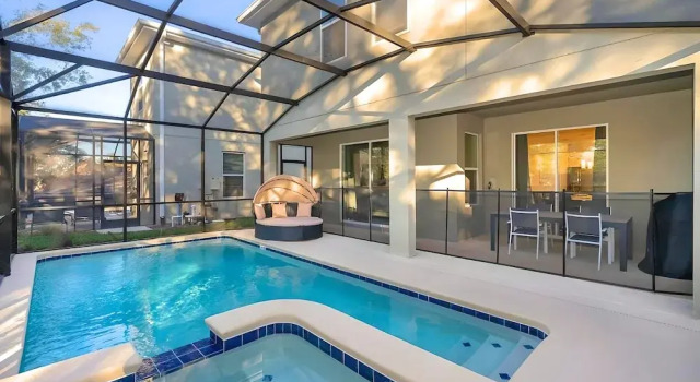 Sleeps 17 - Luxury 6bdhome With Pool Storey Lake