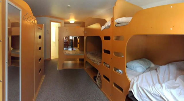 Кровать в общем номере (мужской номер) HI Castle Mountain - Hostel