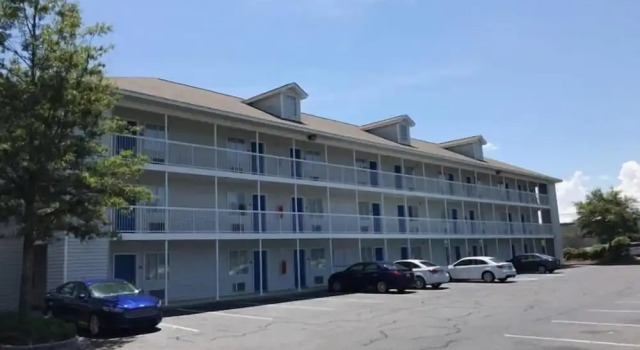 InTown Suites Extended Stay North Charleston SC - Rivers Ave, Забронировать Апарт-отель Северный Чарльстон 