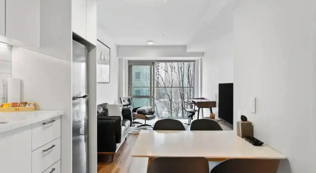 Central Modern Apt. w/ Working Space Zodiak Stays