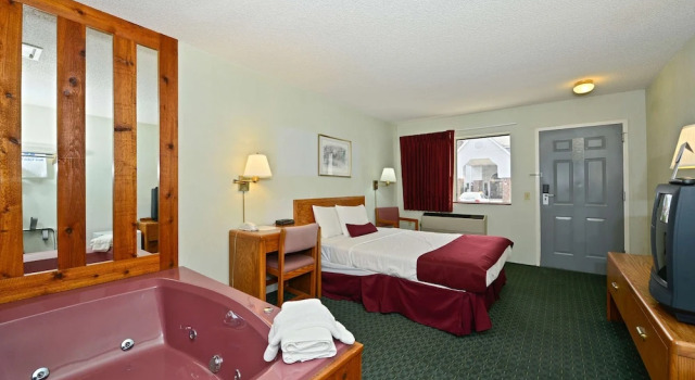 Двухместный номер Deluxe Americas Best Value Inn Saint Ignace