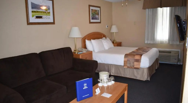 Двухместный номер Standard c 1 комнатой Best Western Inn at Penticton