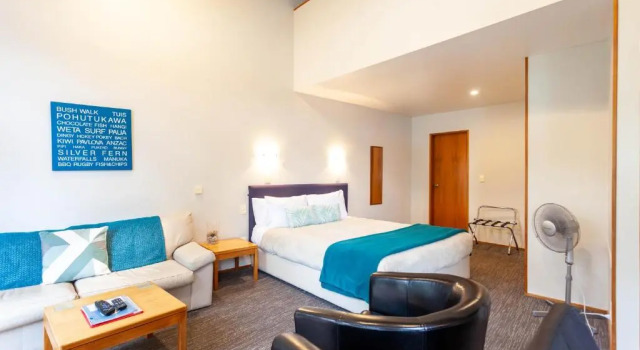 Семейный номер Standard с видом на озеро Cascades Lakefront Motel