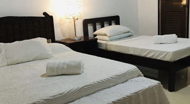 Luksusowy pokój i balkonem Pandan Beach Resort