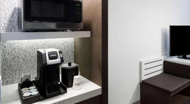 Шестиместный номер Standard Hilton Garden Inn Madison Downtown, WI