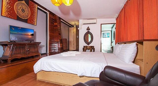 Baan Ruean Thai