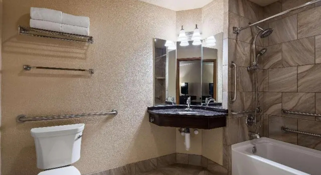 Четырёхместный номер Standard с балконом Best Western Galena Inn & Suites
