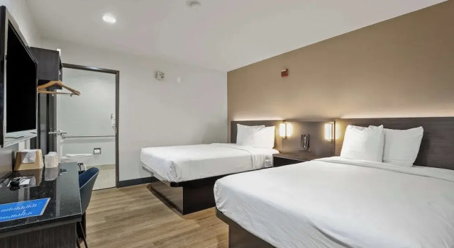 Четырёхместный номер Standard Suites Escondido CA