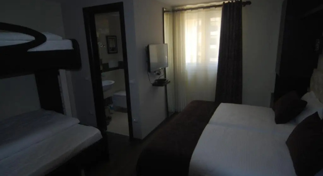 Четырёхместный номер Standard Hotel Town House