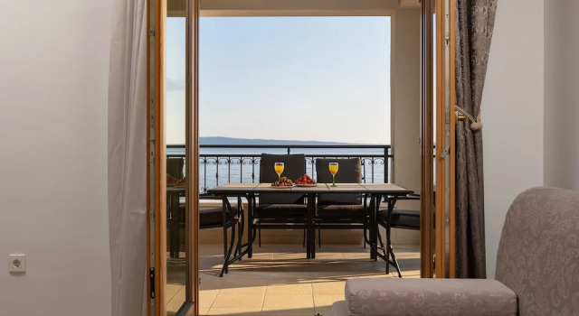 Семейные апартаменты с балконом и с видом на море Apartments Lea