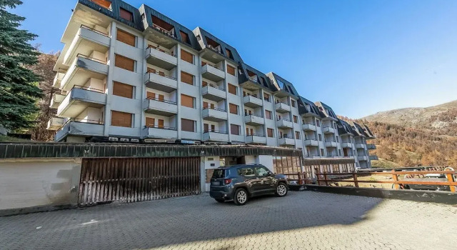 Wolf & Deer Apartment Ski-in Ski-out 250m, Забронировать Апартаменты/квартира Отели Сестриере с парковкой, Парковка