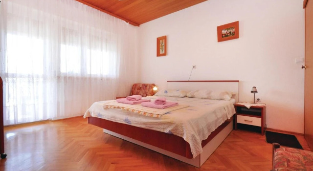Beautiful Apartment in Omis With 3 Bedrooms, Book Lejlighed Hoteller i Split Region med parkering, Parkering