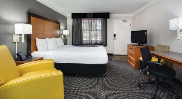 Двухместный номер Deluxe Days Inn by Wyndham Gainesville Florida