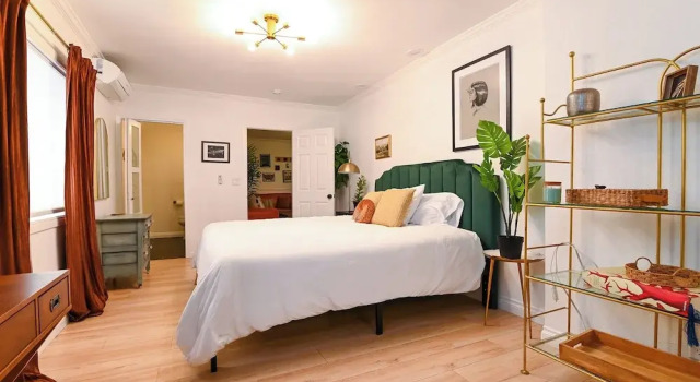 Immaculate 3bdr Private Bungalow, Walk to Beach!