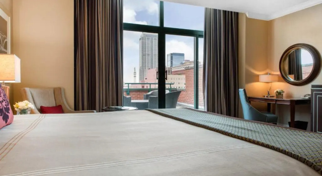 Двухместный номер Premier Omni Severin Hotel