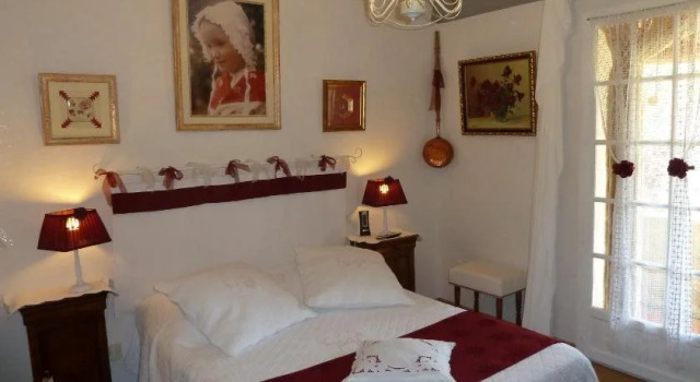 Rognes-Chaurades, Rezerwuj Hotel Hotele w Rognes z parkingiem, Parking