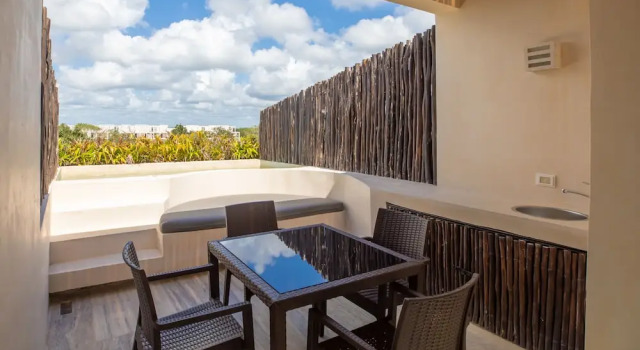Апартаменты Deluxe Apartment with Private Hot Tub in Tulum