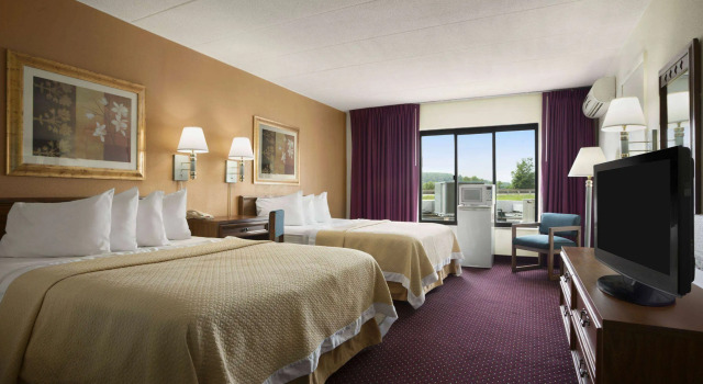 Ramada by Wyndham Pittsburgh/New Stanton, Buchen Sie Hotel New Stanton Pennsylvania